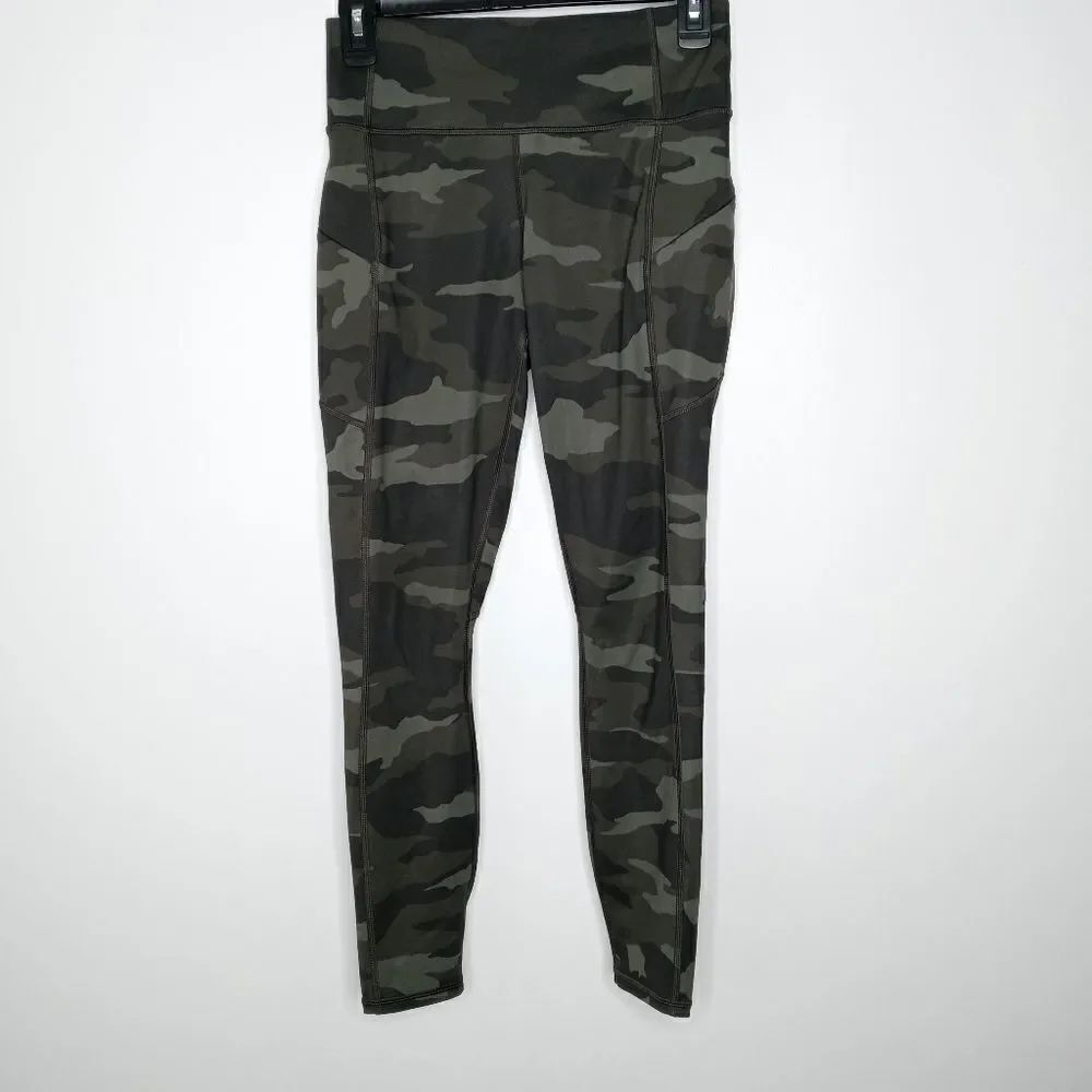 Athleta Camo Contender 7/8 tight leggings size XS